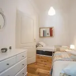 Apartment 3 Bedroom In Sacadura Cabral