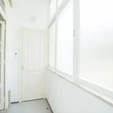 Apartamento 3 Bedroom In Sacadura Cabral Lisboa