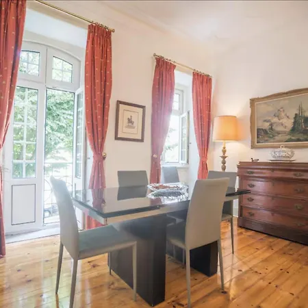 3 Bedroom In Sacadura Cabral Daire *