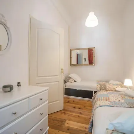Apartamento 3 Bedroom In Sacadura Cabral