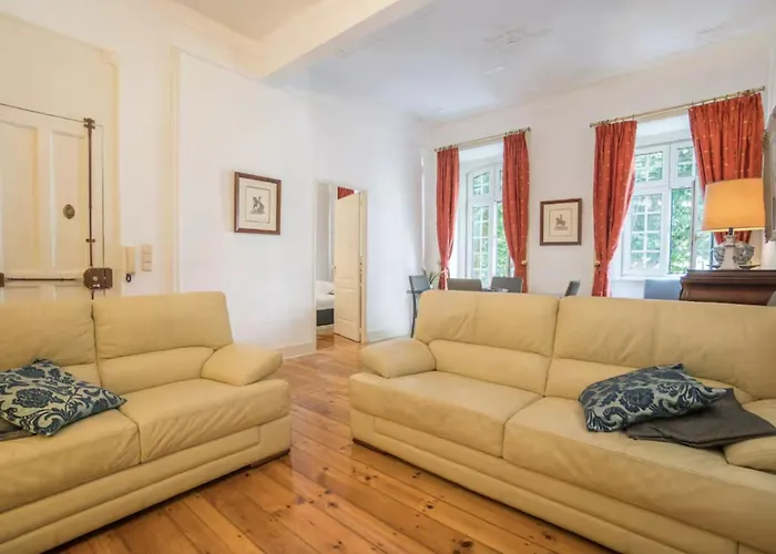 3 Bedroom In Sacadura Cabral شقة