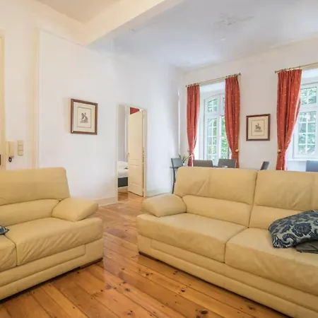 3 Bedroom In Sacadura Cabral דירה