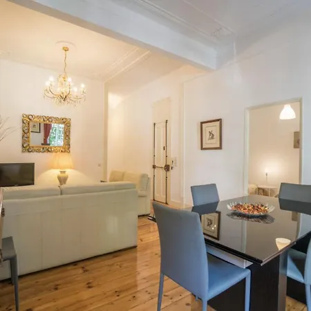 3 Bedroom In Sacadura Cabral 아파트 *