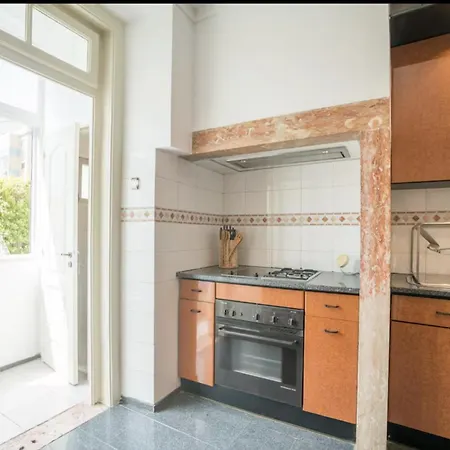 3 Bedroom In Sacadura Cabral 아파트 리스본