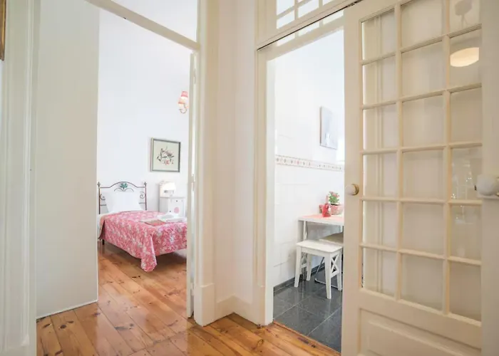 3 Bedroom In Sacadura Cabral ליסבון