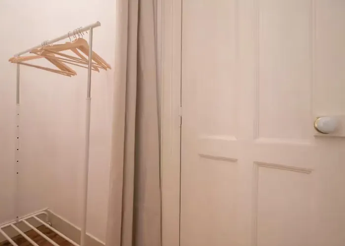 3 Bedroom In Sacadura Cabral דירה *