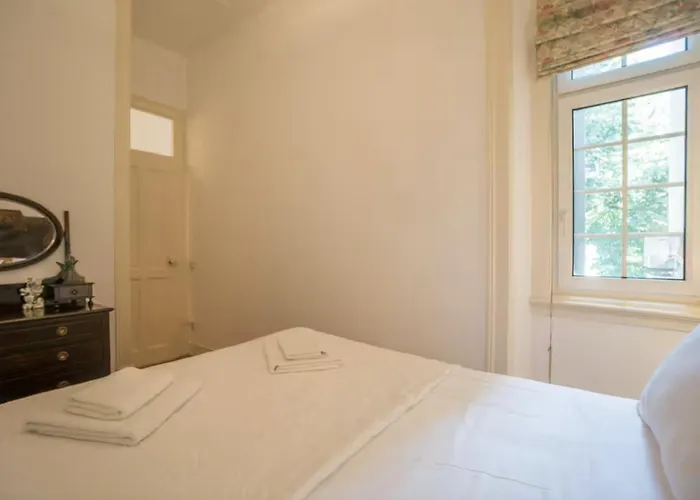 3 Bedroom In Sacadura Cabral ליסבון